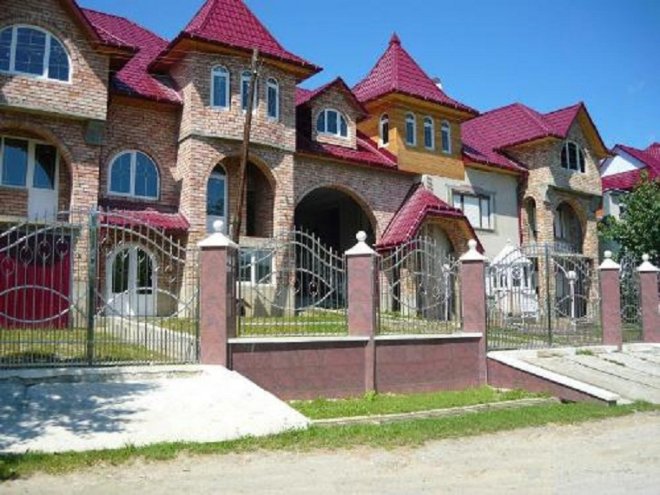 Нижня Апша - найбагатше село України (фото)