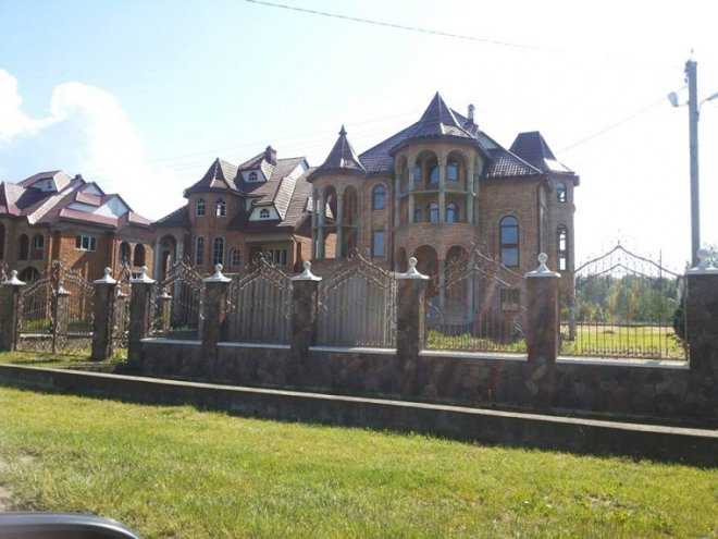 Нижня Апша - найбагатше село України (фото)