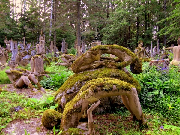 Вейо Рьонкьосена та його ліс скульптур