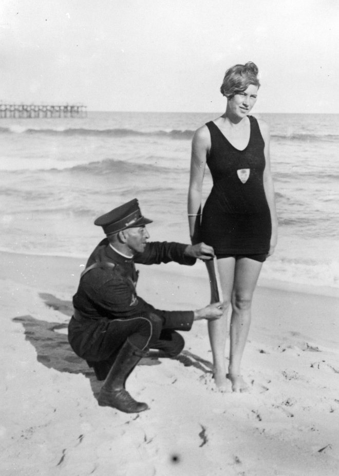 Поліція купальних костюмів на американських пляжах в 1920-і роки