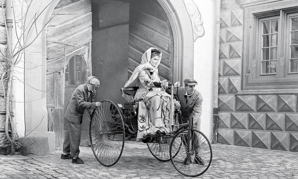 [Фото дня] Перша жінка-водій. 1886 рік