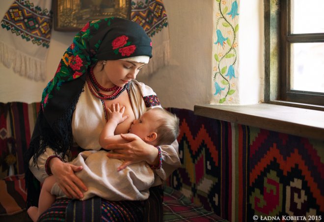 Користувачі мережі в захваті від ніжної фотосесії українки з маленькою донь ...