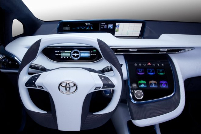Toyota почала серійний випуск автомобілів, які їздять на водні