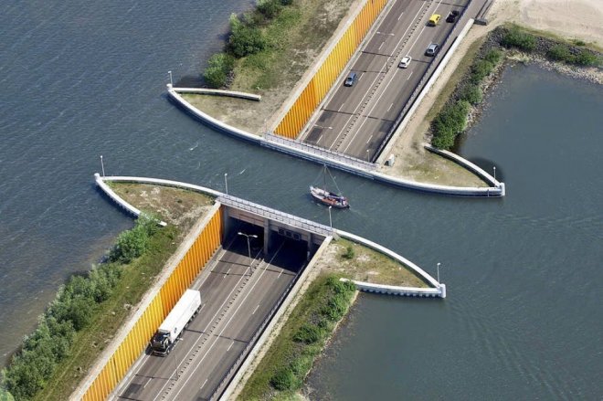 Голландський водний міст, який ламає всі закони фізики