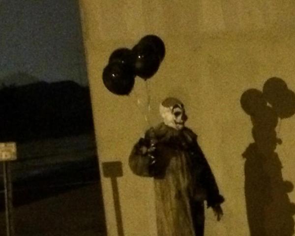 У Вісконсині невідомий чоловік ночами лякає людей в костюмі клоуна-вбивці