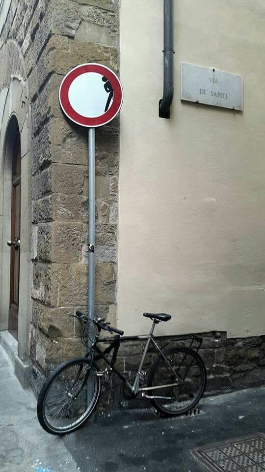 [Фото дня] Дорожній знак. Флоренція