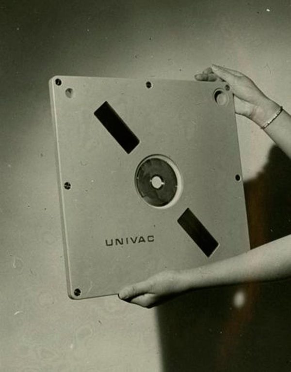 [Фото дня] 15-ти дюймова дискета - 1966 рік