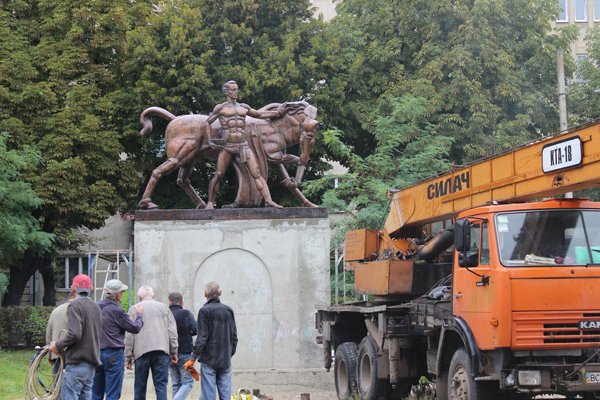У Львові відкрили перший в Україні пам’ятник ветеринару