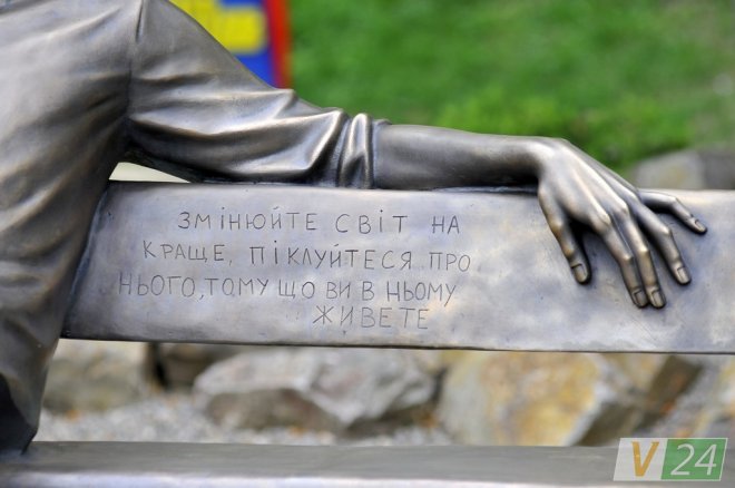 У Луцьку встановили новий пам'ятник Кузьмі Скрябіну