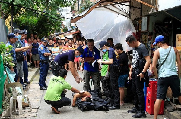 Президент Філіпін бореться з наркотиками. Наркоманів і дилерів масово вбивають