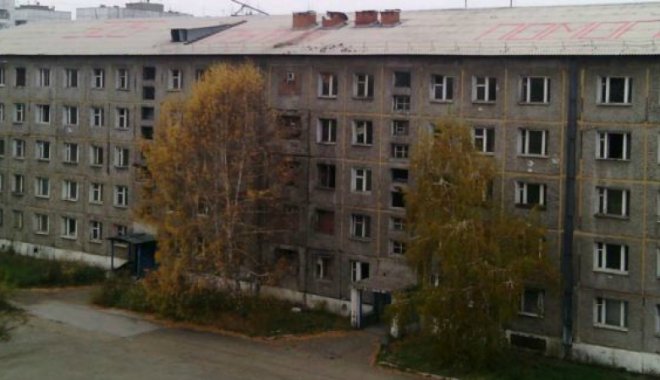 В Іркутську замерзаючі мешканці військового містечка написали на даху свого будинку «SOS, Путін, допоможи»