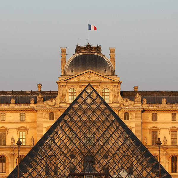 Британська школярка надіслала лист «комусь в Парижі» — відповідь прийшла з Лувру