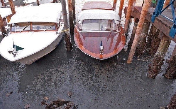 Інша Венеція. Канали Венеції залишилися без води (фото)