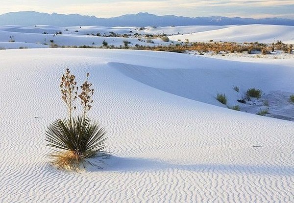 [Фото дня] Білі піски Порцелянової пустелі в США