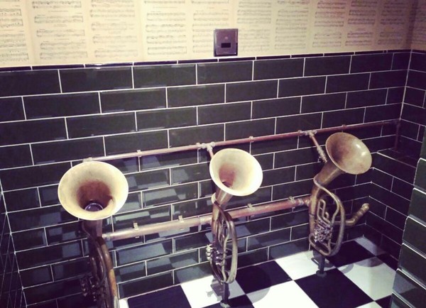 [Фото дня] Чоловічий туалет в музичному барі