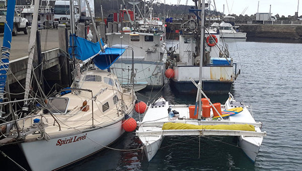 Новозеландець з дочкою вижили, місяць дрейфуючи на яхті в Тасмановому морі
