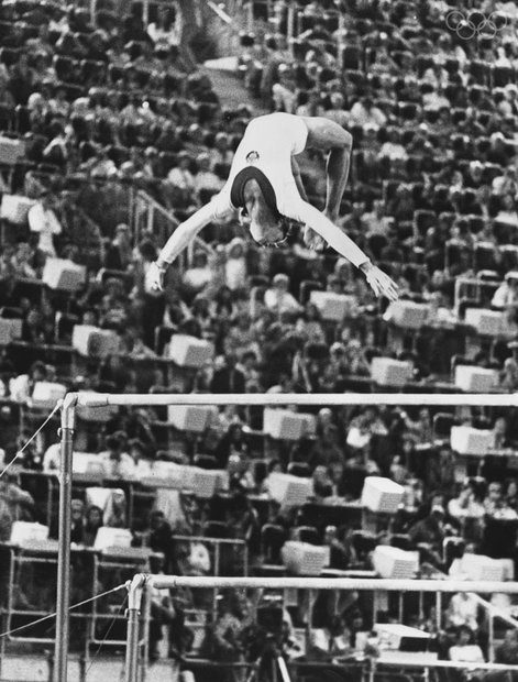 Легендарна білоруська гімнастка виставила на аукціон в США свої олімпійські медалі