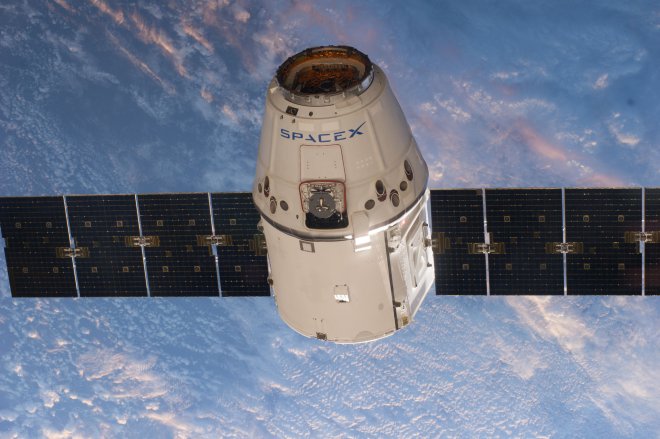 SpaceX відправить двох туристів до Місяця