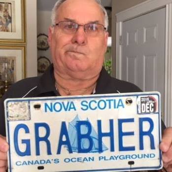 У канадця з «образливим» прізвищем відібрали номерний знак