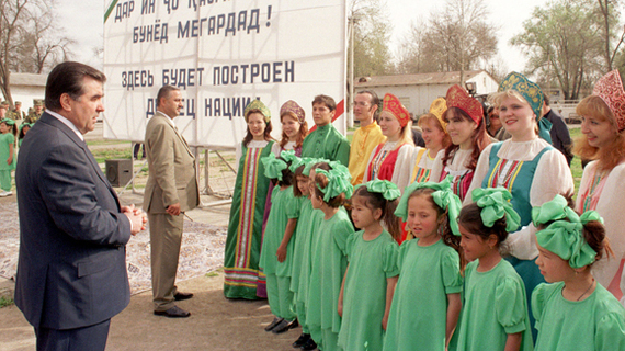 У Таджикистані офіційно заборонили російські прізвища, імена та по батькові