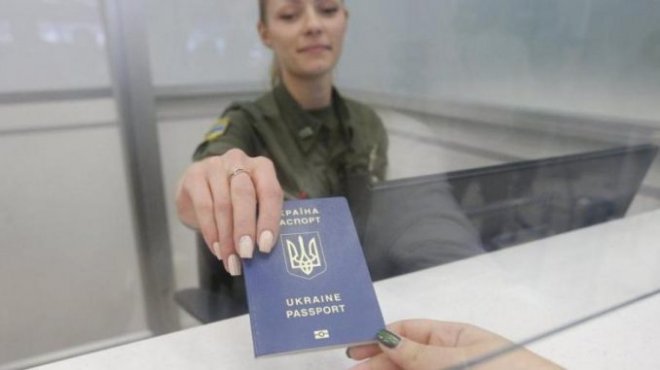 З 2 листопада 2017 року встановлено тариф на оформлення закордонного паспорта
