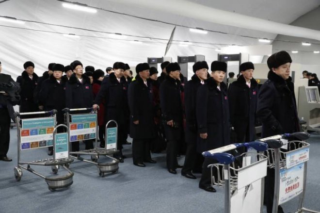 [Фото дня] Збірна Північної Кореї прибула на Олімпіаду