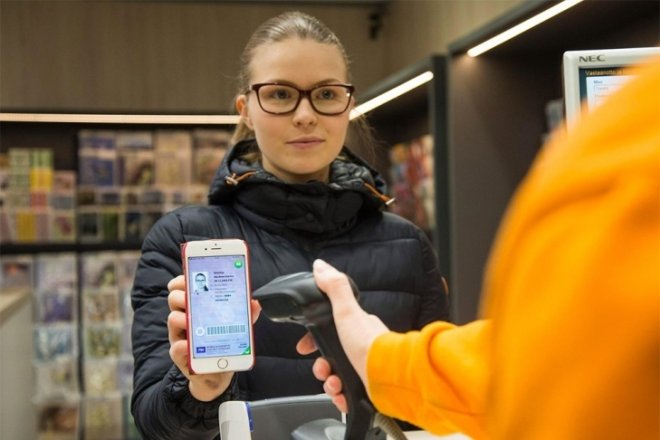 Фінляндія першою у світі введе електронні водійські права