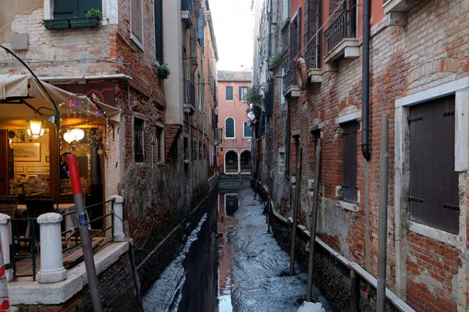 У Венеції пересохли знамениті канали